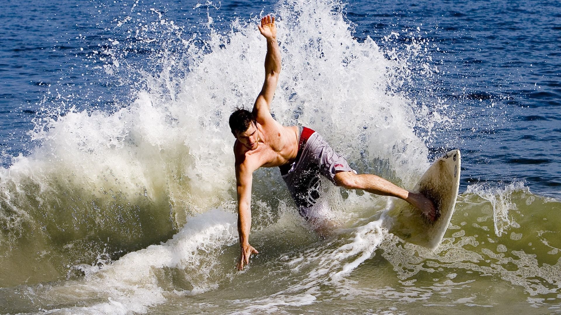 新王登基！田径世锦赛男子百米飞人大战刷新世界纪录
